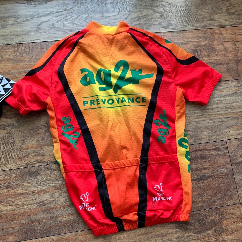 4 shirts for biking